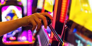 skg6060 အွန်လိုင်း စလော့ Slot Games Jackpot Free Spin MMK ဖြင့် ကစားနေသောမြင်ကွင်း